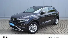 Schwarz (deep black perleffekt) Gebraucht 2024 VW T-Roc Life SUV | 24.339 € (Fairer Preis)