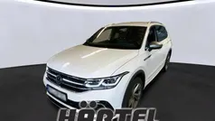 Pure white, solid Gebraucht 2022 VW Tiguan Allspace R-line SUV | 39.600 € (Fairer Preis)