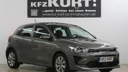 Urbangrün (metallic) Gebraucht 2023 Kia Rio Vision Limousine | 15.950 € (Fairer Preis)