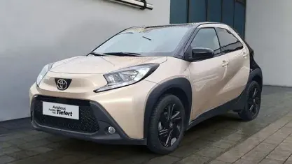 Gebraucht Toyota Aygo X Basis 72 PS (52 kW) 2025 Beige SUV