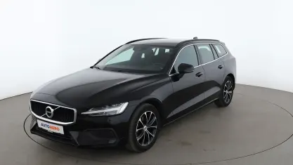 Gebraucht Volvo V60 Momentum 197 PS (144 kW) 2021 Schwarz Kombi