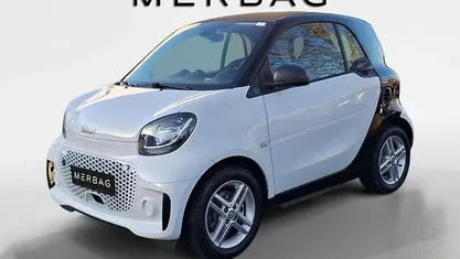 Bodypanels in white Gebraucht 2023 Smart ForTwo Electric Drive Coupé | 13.589 € (Fairer Preis)