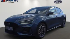Chromablau metallic Gebraucht 2023 Ford Focus ST-Line Limousine | 26.880 € (Etwas zu teuer)
