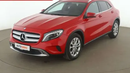 Gebraucht Mercedes GLA200 Urban 136 PS (100 kW) 2015 Rot SUV