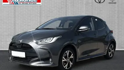 Używany Toyota Yaris Hybrid Team 116 KM (85 kW) 2024 Szary Sedan/Limuzyna