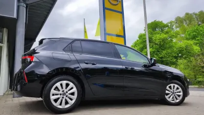 Gebraucht Opel Astra Elegance 131 PS (96 kW) 2024 Schwarz Kleinwagen