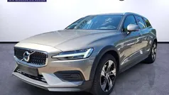 Grau Gebraucht 2021 Volvo V60 CC Pro Kombi | 28.990 € (Fairer Preis)