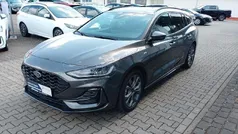 Magneticgrau (metallic) Gebraucht 2024 Ford Focus ST-Line Limousine | 24.695 € (Fairer Preis)