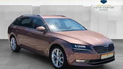 Gebraucht Skoda Superb Ambition 190 PS (139 kW) 2019 Rot Kombi