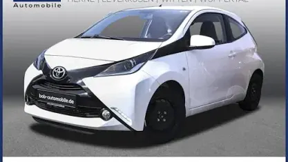 Gebraucht Toyota Aygo X-play 69 PS (50 kW) 2016 Weiß Kleinwagen
