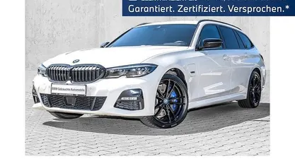 Gebraucht BMW 330e M Sport 292 PS (214 kW) 2022 Weiß Kombi