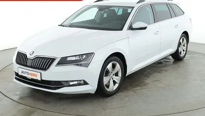 Weiß Gebraucht 2018 Skoda Superb Ambition Kombi | 17.830 € (Fairer Preis)