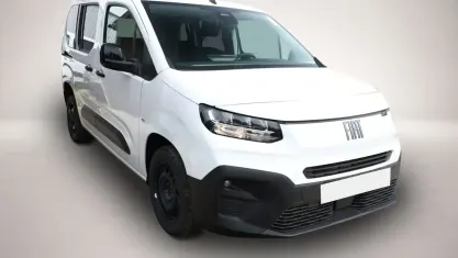 Neu Fiat Doblò 131 PS (96 kW) 2026 Weiß Van / Kleinbus