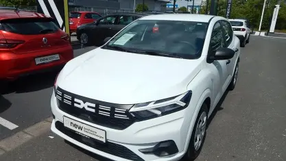 Gebraucht Dacia Sandero Essentiel 67 PS (49 kW) 2023 Weiß Limousine