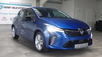 Verschiedene Gebraucht 2024 Renault Clio V Limousine | 17.990 € (Fairer Preis)