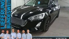 Iridiumschwarz Gebraucht 2018 Ford Focus Cool & Connect Limousine | 16.440 €