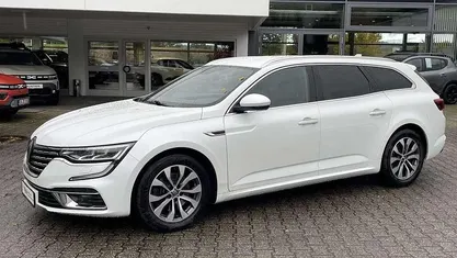Perlmuttweiß Gebraucht 2021 Renault Talisman GrandTour Business Kombi | 17.940 € (Fairer Preis)