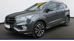 Grau Gebraucht 2017 Ford Kuga ST-Line SUV | 17.990 € (Fairer Preis)