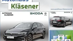 Deep black perleffekt (schwarz) Gebraucht 2021 VW Passat GTE Kombi | 23.470 € (Fairer Preis)