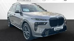 Skyscraper grau Gebraucht 2023 BMW X7 M Sport SUV | 82.900 € (Guter Preis)