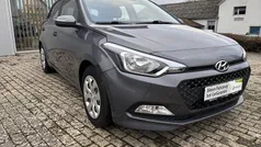 Star dust Gebraucht 2017 Hyundai i20 Trend Limousine | 10.590 € (Etwas zu teuer)