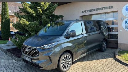 Ny Ford Tourneo Titanium 170 HK (125 kW) 2026 Grå MPV