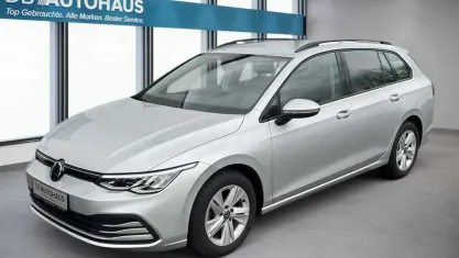 Gebraucht VW Golf VIII Life 110 PS (80 kW) 2023 Silber Kombi