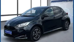 Nacht blau met Gebraucht 2024 Toyota Yaris Hybrid Kleinwagen | 22.390 € (Fairer Preis)