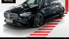 Metalliclack kosmosschwarz Gebraucht 2025 Mercedes CLA200 Shooting Brake AMG Kombi | 46.398 €