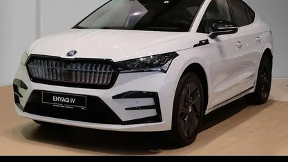 Moonweiss metallic Gebraucht 2024 Skoda Enyaq iV Suite SUV | 43.480 € (Fairer Preis)