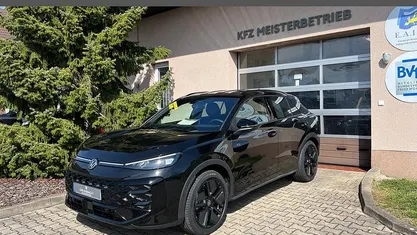 Neu VW T-Roc R-line 150 PS (110 kW) 2026 0e grenadilla schwarz... SUV