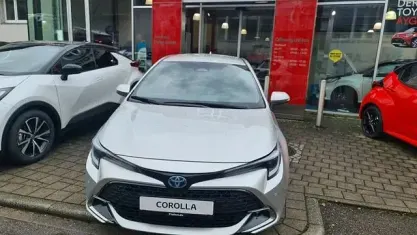 Gebraucht Toyota Corolla Team 140 PS (102 kW) 2023 Silber Limousine