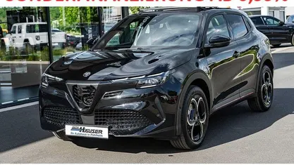 Neu Alfa Romeo Junior Edizione Speciale 114 kW (156 PS) 2025 Nero tortona unilackierung SUV