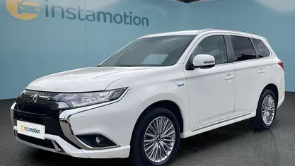 Weiß Gebraucht 2019 Mitsubishi Outlander P-HEV SUV | 18.599 € (Superpreis)