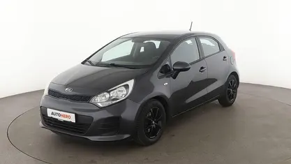 Grau Gebraucht 2017 Kia Rio Limousine | 8.560 € (Fairer Preis)