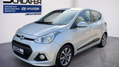 Gebraucht Hyundai i10 Passion 87 PS (63 kW) 2016 Sleek silver / met Kleinwagen