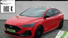 Racerot Gebraucht 2024 Ford Focus ST Limousine | 33.790 € (Fairer Preis)