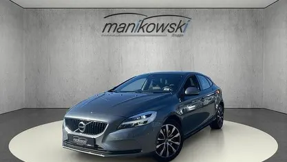Gebraucht Volvo V40 Momentum 152 PS (111 kW) 2019 Grau Kombi