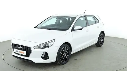 Weiß Gebraucht 2017 Hyundai i30 Select Limousine | 10.130 € (Fairer Preis)