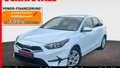 Weiss ((wd) cararraweiss) Gebraucht 2024 Kia Ceed Comfort Limousine | 20.979 € (Superpreis)