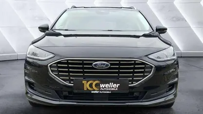 Obsidianschwarz metallic Gebraucht 2023 Ford Focus Titanium Kombi | 20.875 € (Fairer Preis)