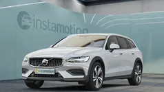 Grau Gebraucht 2024 Volvo V60 CC Plus Kombi | 44.390 € (Fairer Preis)