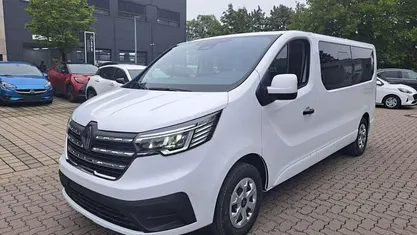 Gebraucht 2025 Renault Trafic Life Van / Kleinbus | 39.490 € (Guter Preis)