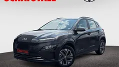 Schwarz (dark knight / mic) Gebraucht 2022 Hyundai Kona Select SUV | 16.769 € (Superpreis)