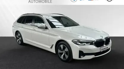 Gebraucht BMW 520 Efficient Dynamics 190 PS (139 kW) 2022 Mineralweiß metallic Kombi