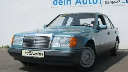 Gebraucht Mercedes E200 118 PS (86 kW) 1991 Türkis Limousine