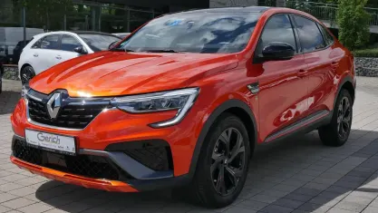 Gebraucht Renault Arkana 158 PS (116 kW) 2023 Valencia orange SUV