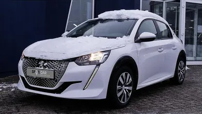 Weiß Gebraucht 2022 Peugeot e-208 Active Kleinwagen | 14.950 € (Fairer Preis)