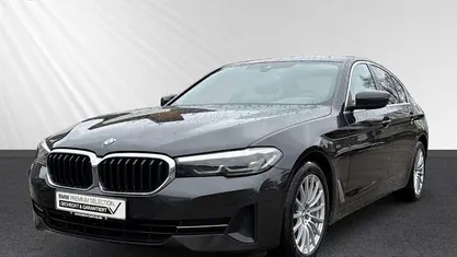 Gebraucht BMW 530 Sport Line 286 PS (210 kW) 2022 Grau Limousine