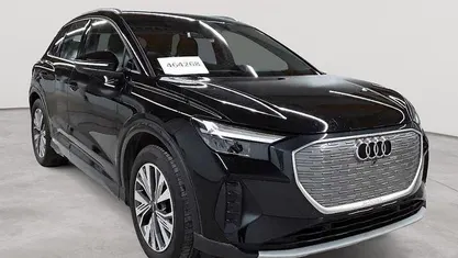 Mythosschwarz metallic Gebraucht 2024 Audi Q4 e-tron Advanced SUV | 36.990 € (Guter Preis)
